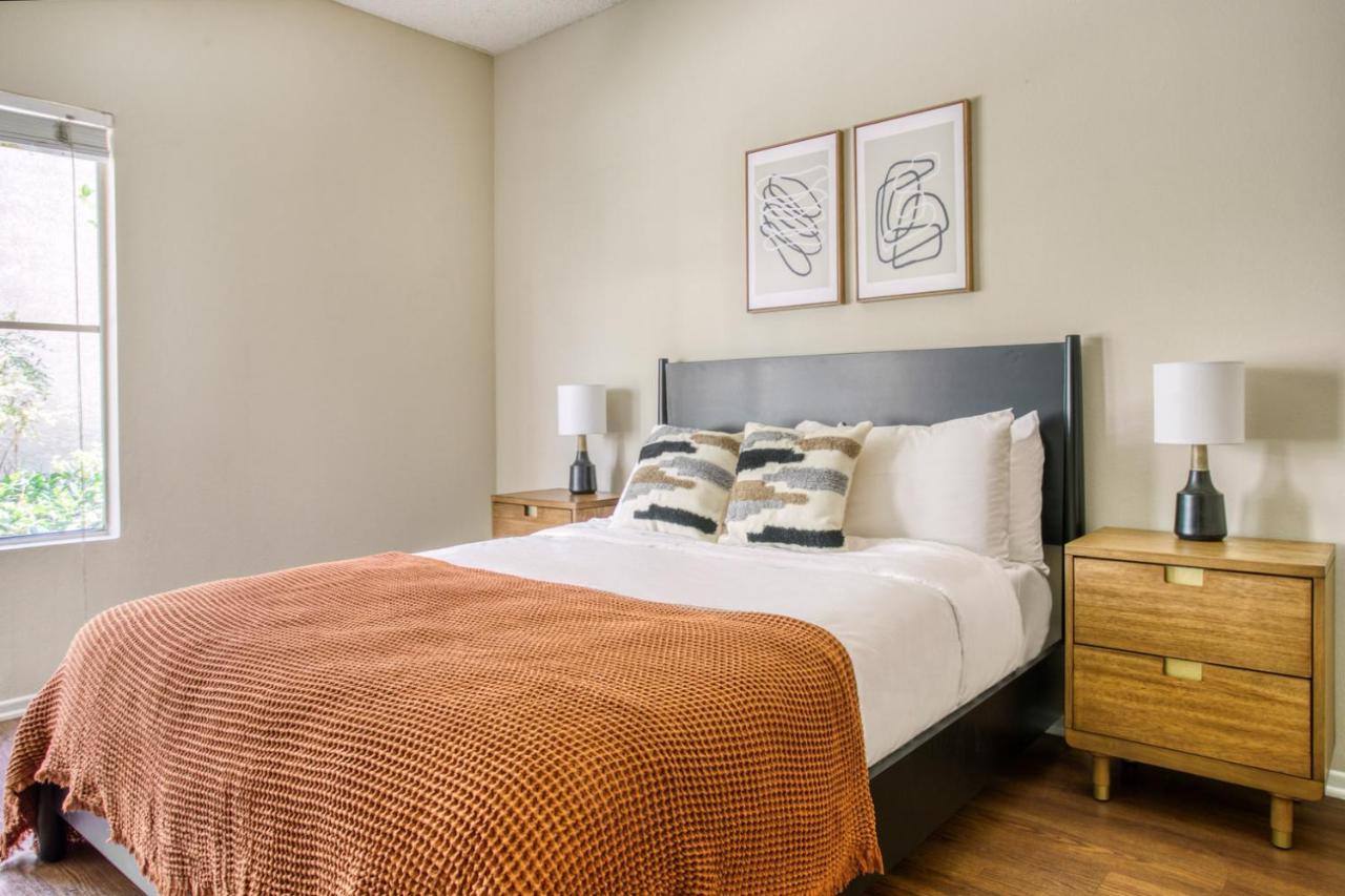 1br W Gym Pool Wd Nr Olive Ave Lax-885 * Burbank