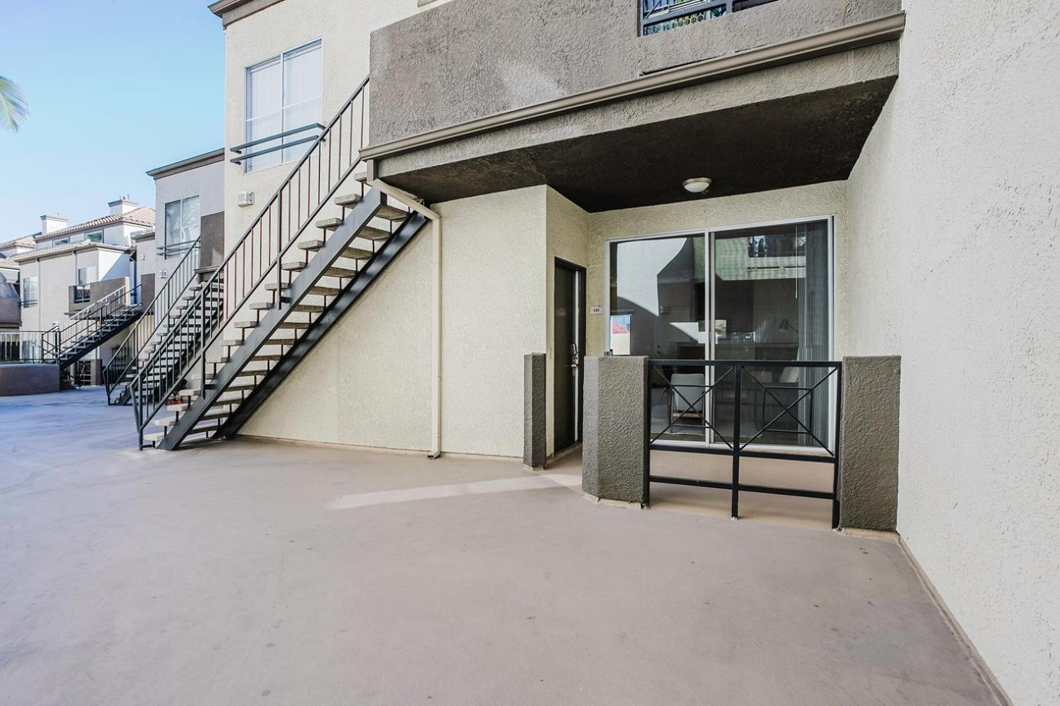 Apartment 1br W Gym Pool Wd Nr Olive Ave Lax-885 *
