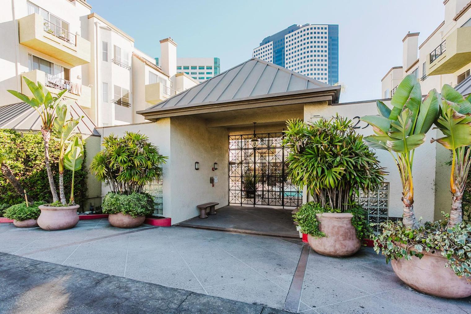 Apartment 1br W Gym Pool Wd Nr Olive Ave Lax-885 *